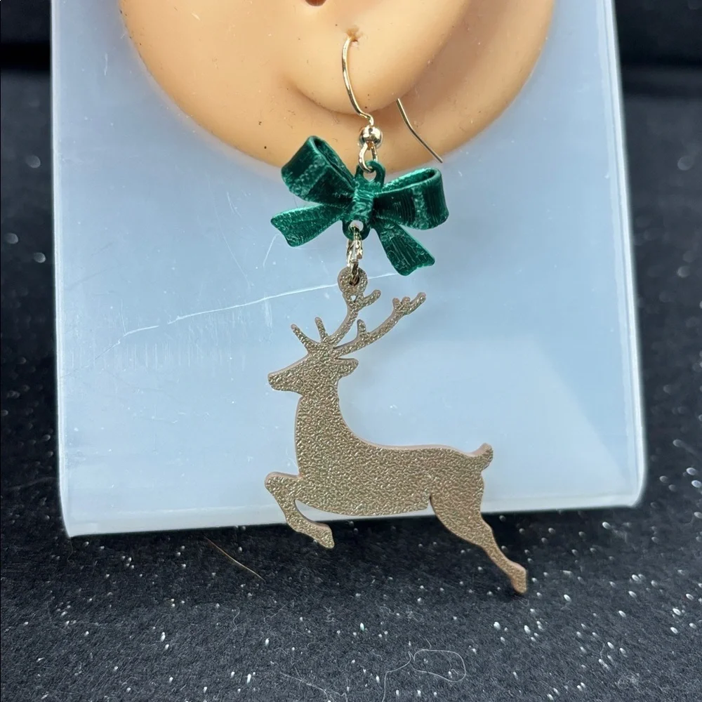 🦌 Reindeer Earrings with Green Bow & Gold Accents 💚